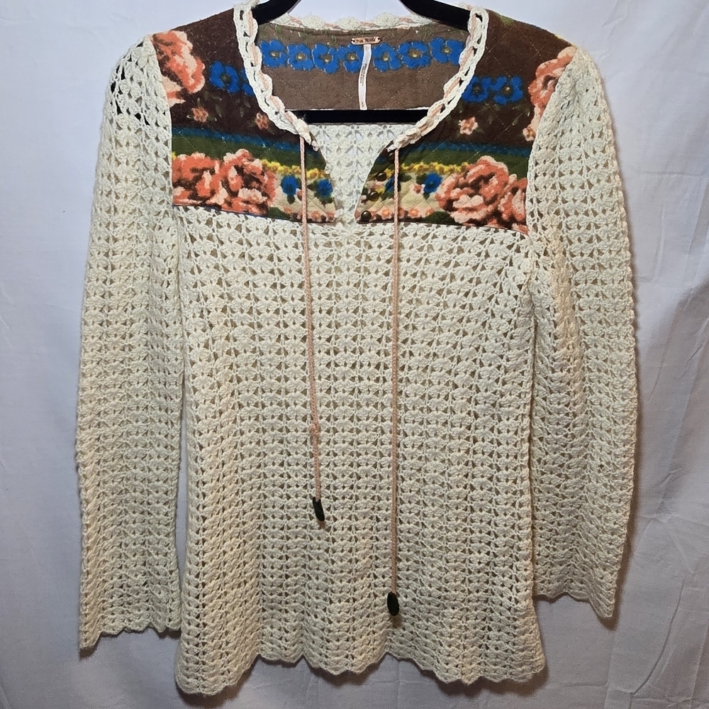 Free People Crochet Floral 70s Long Sleeve Notch V Neck Top Cream ,sz S
